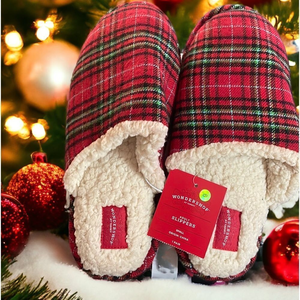 ‎UNISEX CHRISTMAS SLIPPERS